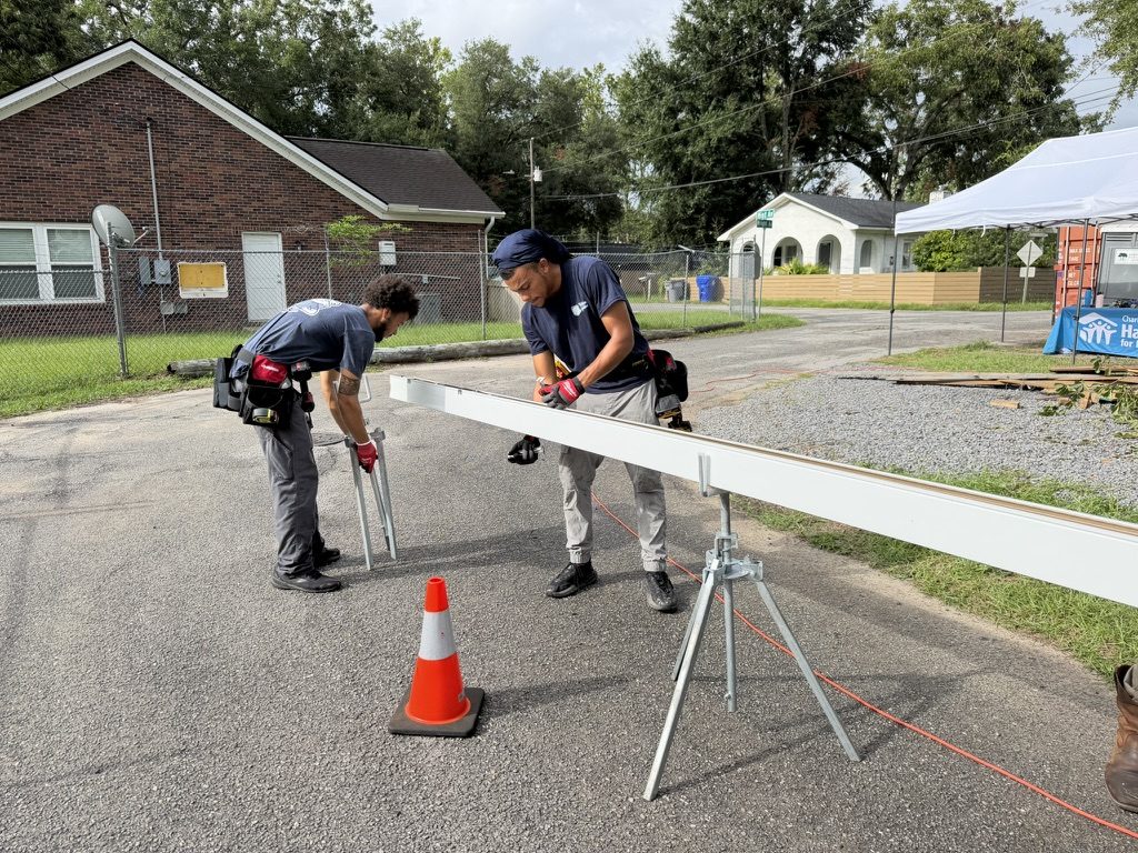 Measuring and cutting a seamless run on site
